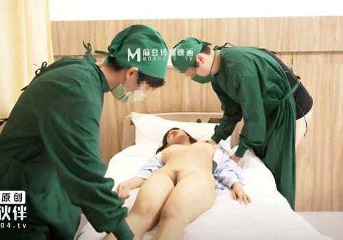 Em đi khám bệnh hai bác sĩ thay phiên nhau gây mê rồi địt bướm